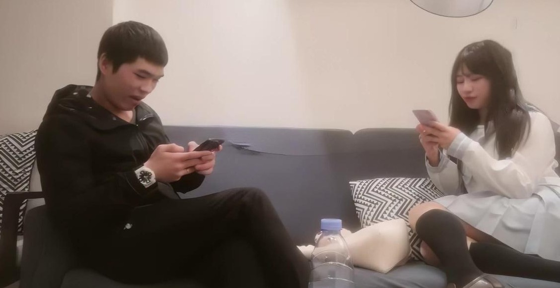 91大神-小东头探花回归约了个JK装萌妹子啪啪,特写口交穿上开档黑丝翘屁股猛操1